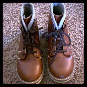 Boys lace up boots